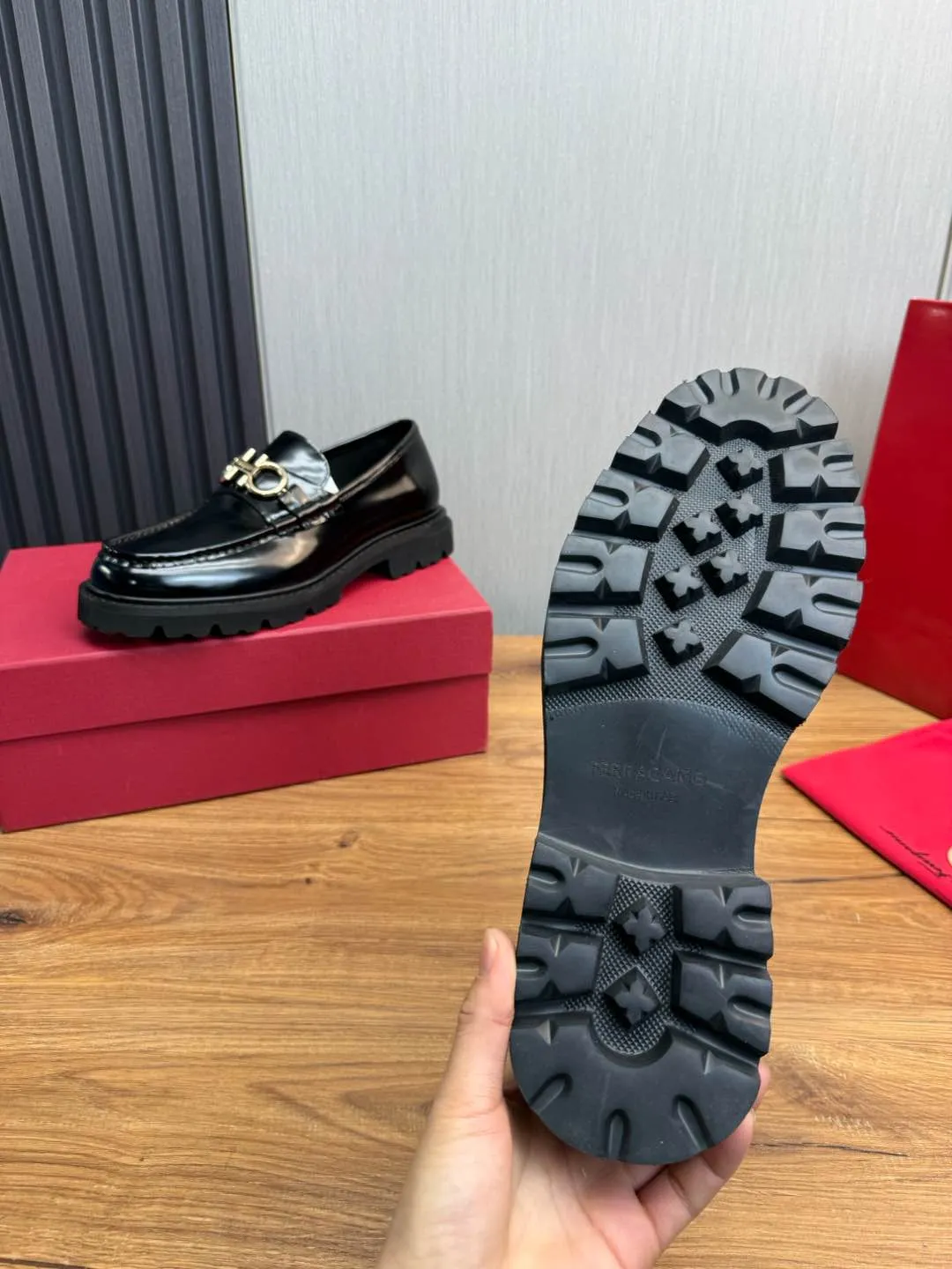 Men's shoes 💰880💰 Ferragamo. [Ferragamo] men's thick-soled loafers, the latest hot style, 1:1 original purchase quality, top quality, imported open-edge beaded cowhide leather on the upper, hand-made three-dimensional stitching highlights the round toe design, the inner foot pads are all imported cowhide, with original lightweight foam outsole, matching code 39-44, (38, 45 custom-made, non-refundable)